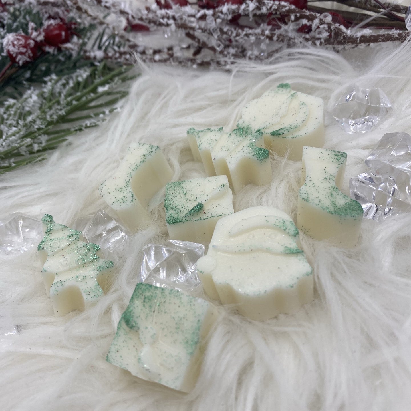MISTLETOE KISSES CHRISTMAS SHAPES