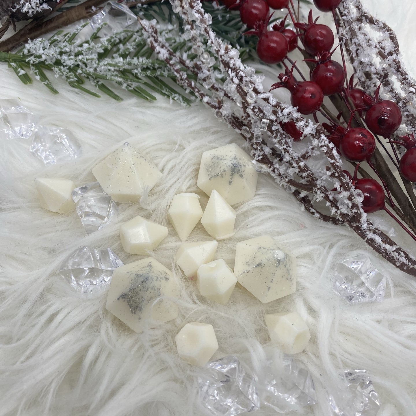 MISTLETOE KISSES DIAMONDS